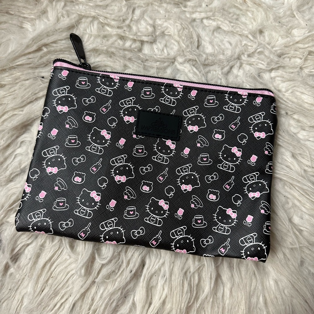 NEW Hello Kitty Pouch